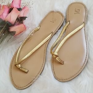 S5A Saks 5th Ave Womans Goldtone flip flop Sandals